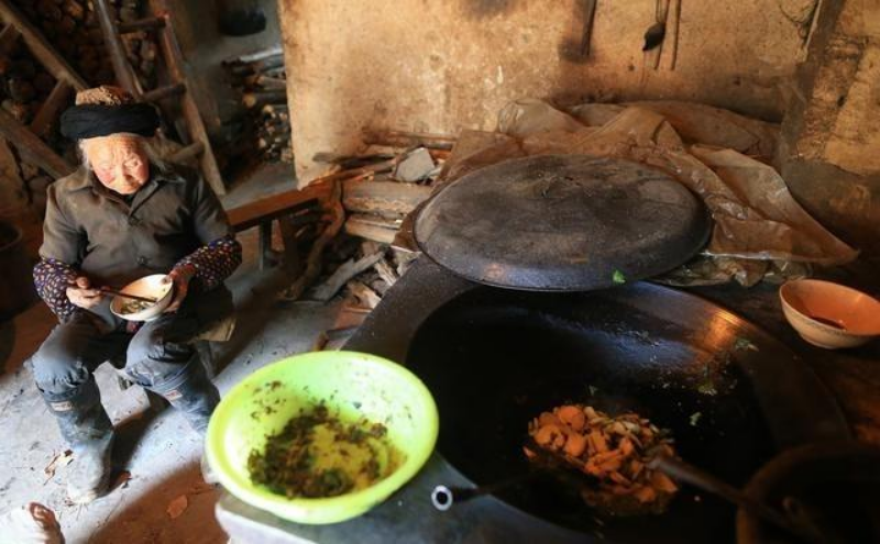 农村老人总是仇视照顾自己的子女，“孝不如顺，远香近臭”