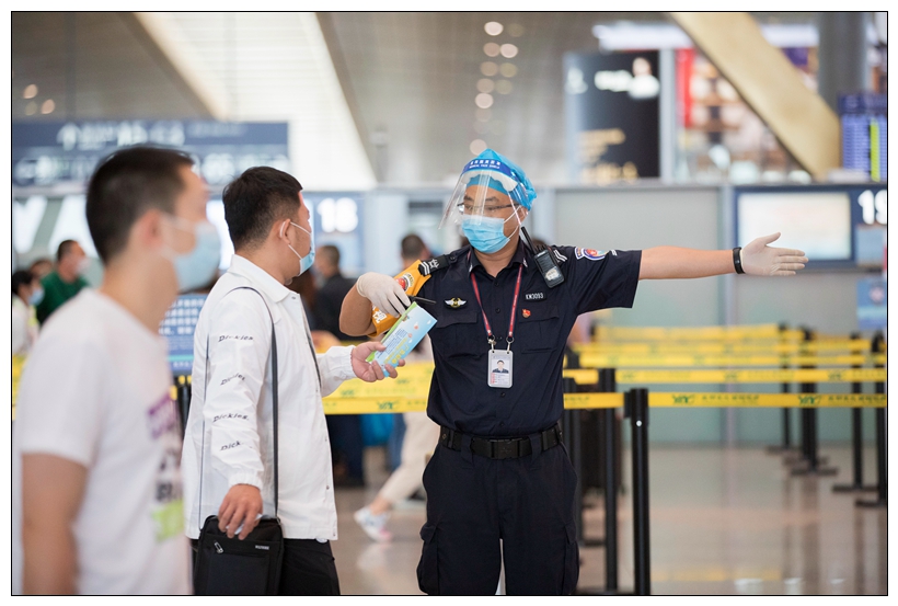 昆明机场“抗疫情·迎暑运”系列新闻报道｜多项举措确保旅客安全