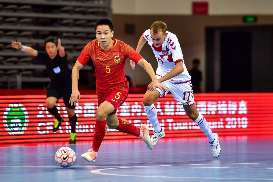 五人制足球有几个裁判（专业解读｜五人制足球新规今起实施，“知识锦囊”快来取）