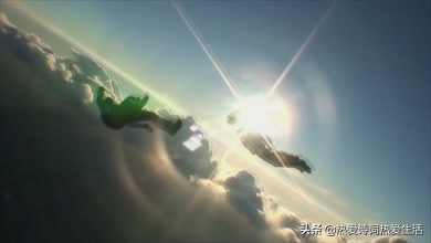 采菊东篱下，悠然见南山，陶渊明摆脱尘世纷扰，超脱世俗