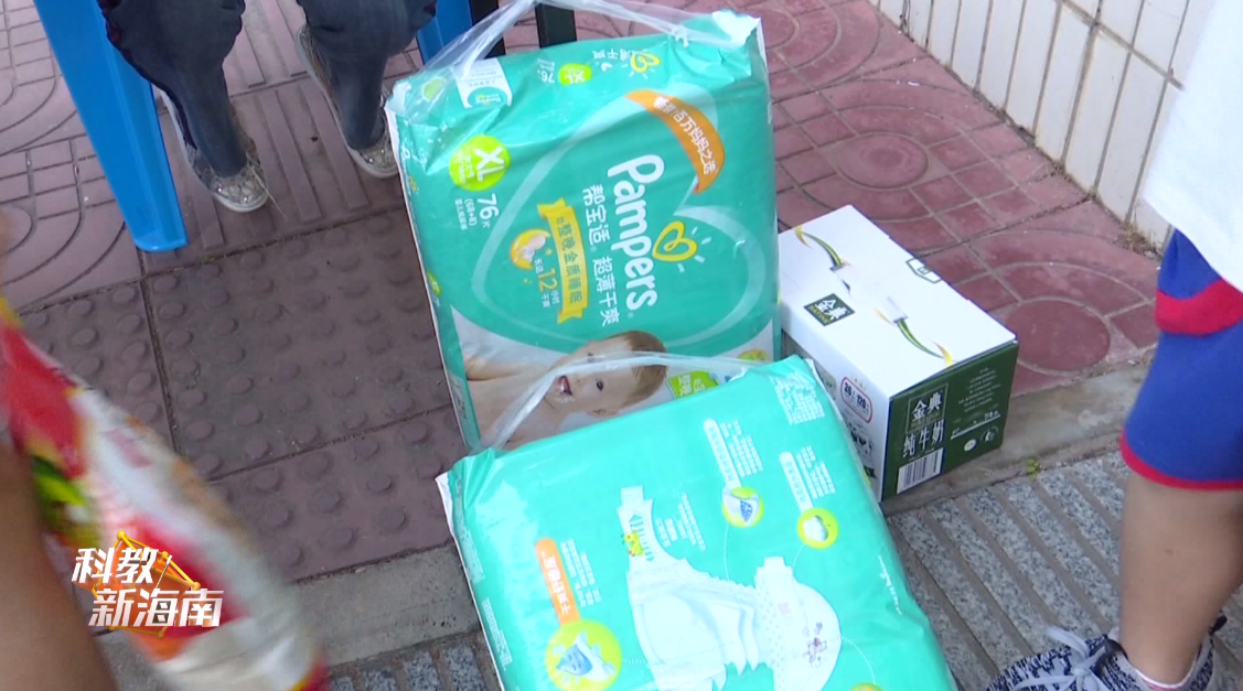 海口市玉沙实验学校前往福利院献爱心