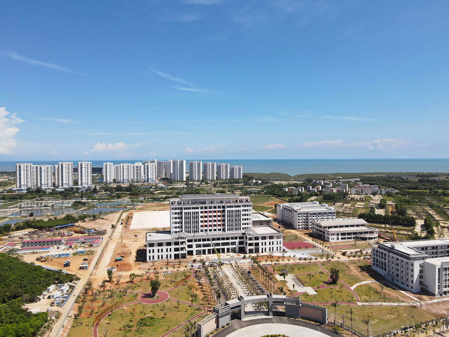 还有两个月左右,北海这所新大学就将迎来第一批大学生 了