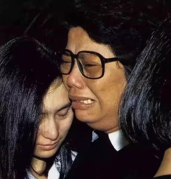 何超琼不能生育是真的吗 赌王接班人何超琼为什么不生小孩太可惜图片