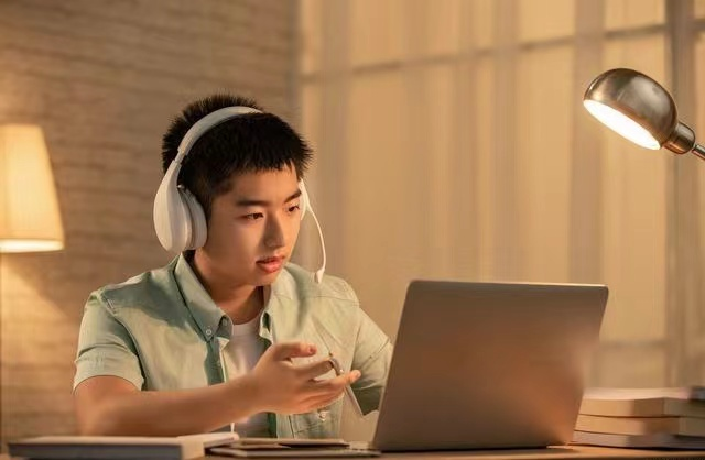 大学生适合的笔记本电脑推荐（外出携带都不会嫌弃）