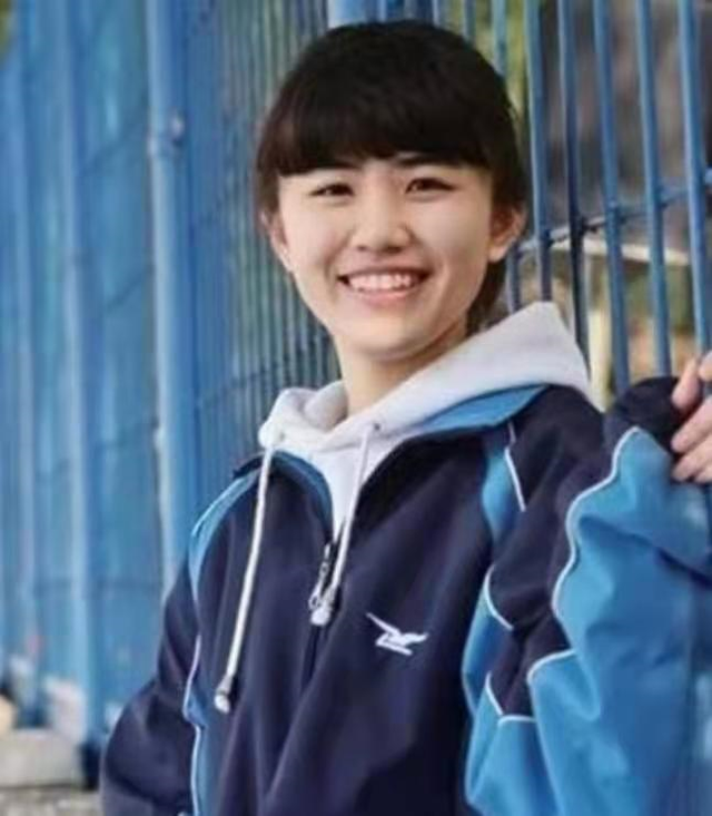 湖南美女学霸放弃高考，以7科满分考入剑桥，直言从不用父母管