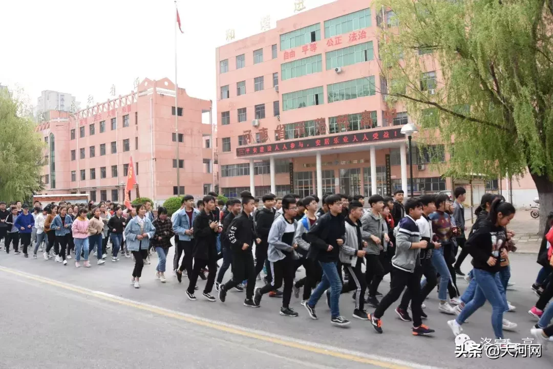 服!这位校园保安大爷可真的有点厉害……