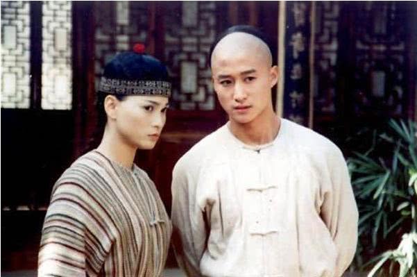 吴京的逆袭情史，因穷曾被两位美人嫌弃，邂逅谢楠后收获神仙爱情