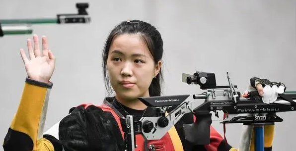 甜美女孩杨倩射落奥运首金，清华体育特长生身份曝光，圈粉无数