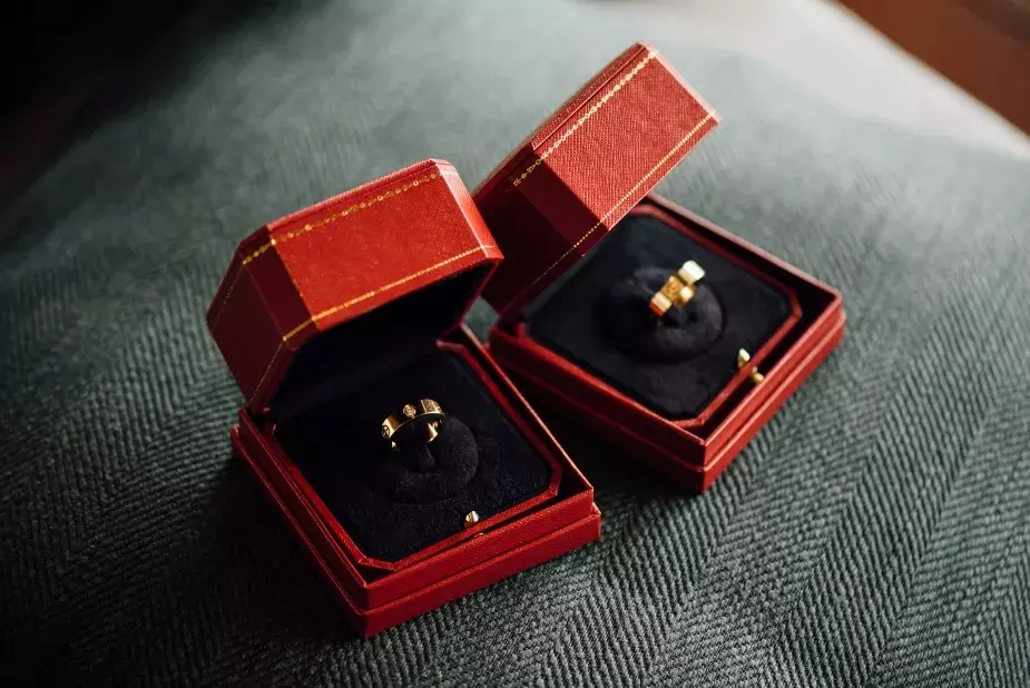 良心拷问:你愿意花几个月的薪水,买一枚求婚戒指?