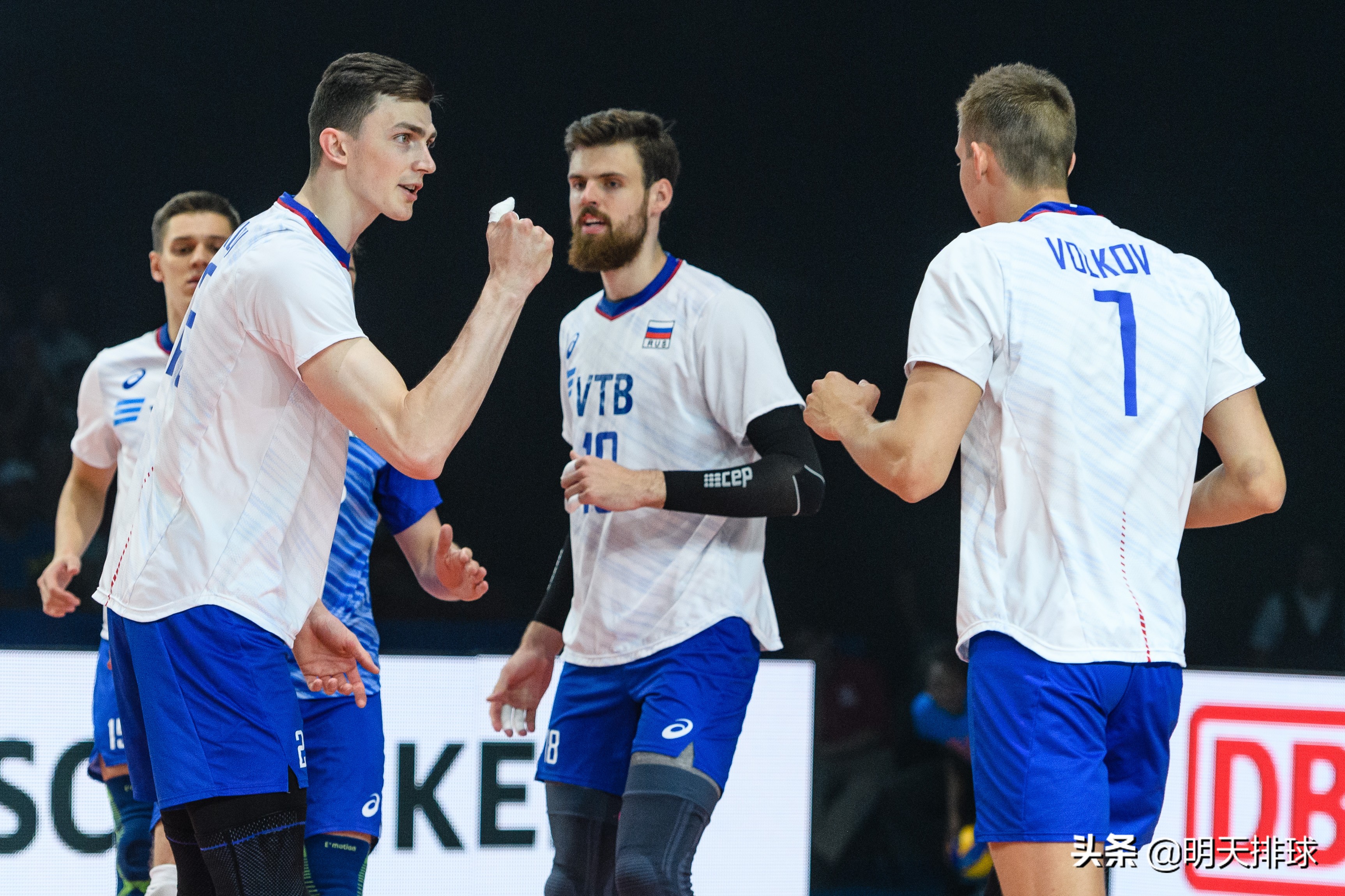 俄罗斯排球联赛比分直播（决赛俄罗斯男排3-1力克美国卫冕世界联赛冠军）-趣拿体育