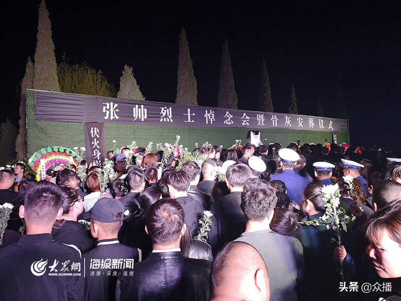 现场：礼兵起灵护送150名烈士迁葬