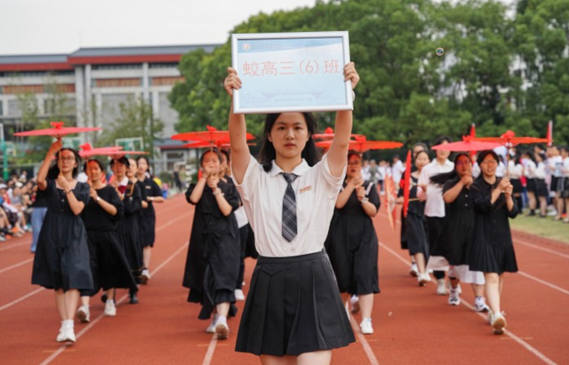 浙江：中学分5个档，24强高中排名！杭外适合出国，镇中选题精