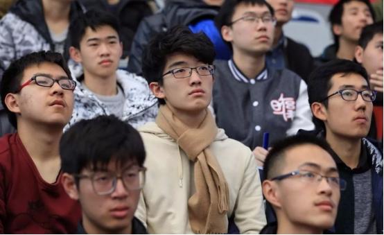 当年16岁广东女孩说出：“懒得考清华北大”，她最终考了多少分？