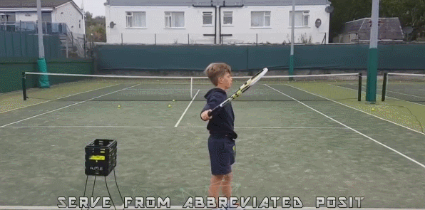 网球发球器怎么用(网球训练方法 l 第一期23种发球练习方法讲解，满满地干货)