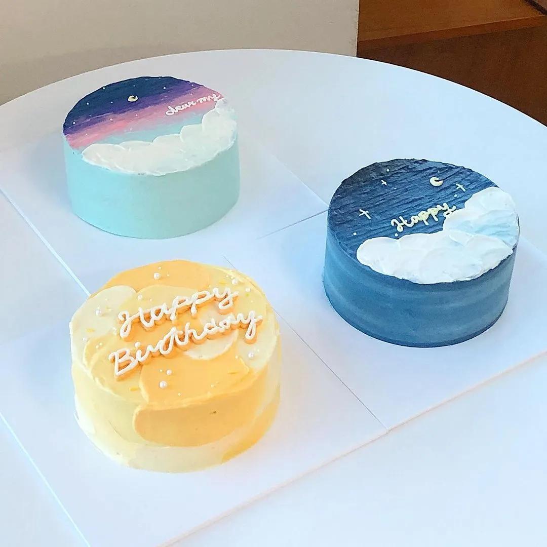 比如在小红书上大受欢迎的一类颜值生日蛋糕——小清新复古裱花蛋糕