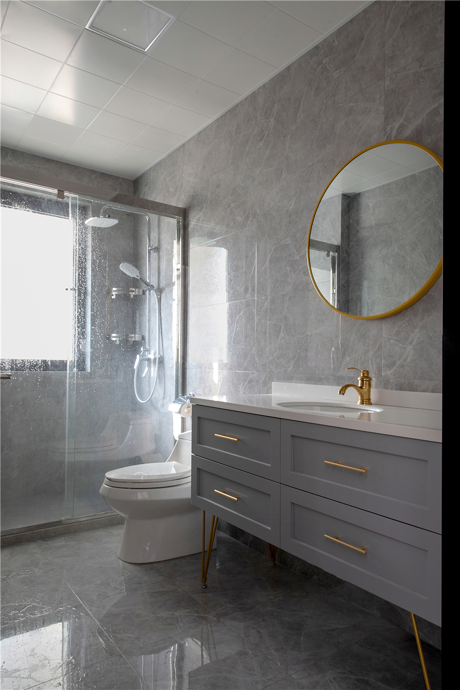 200㎡现代风设计，开放式厨房+餐厅+吧台，轻松自然的生活