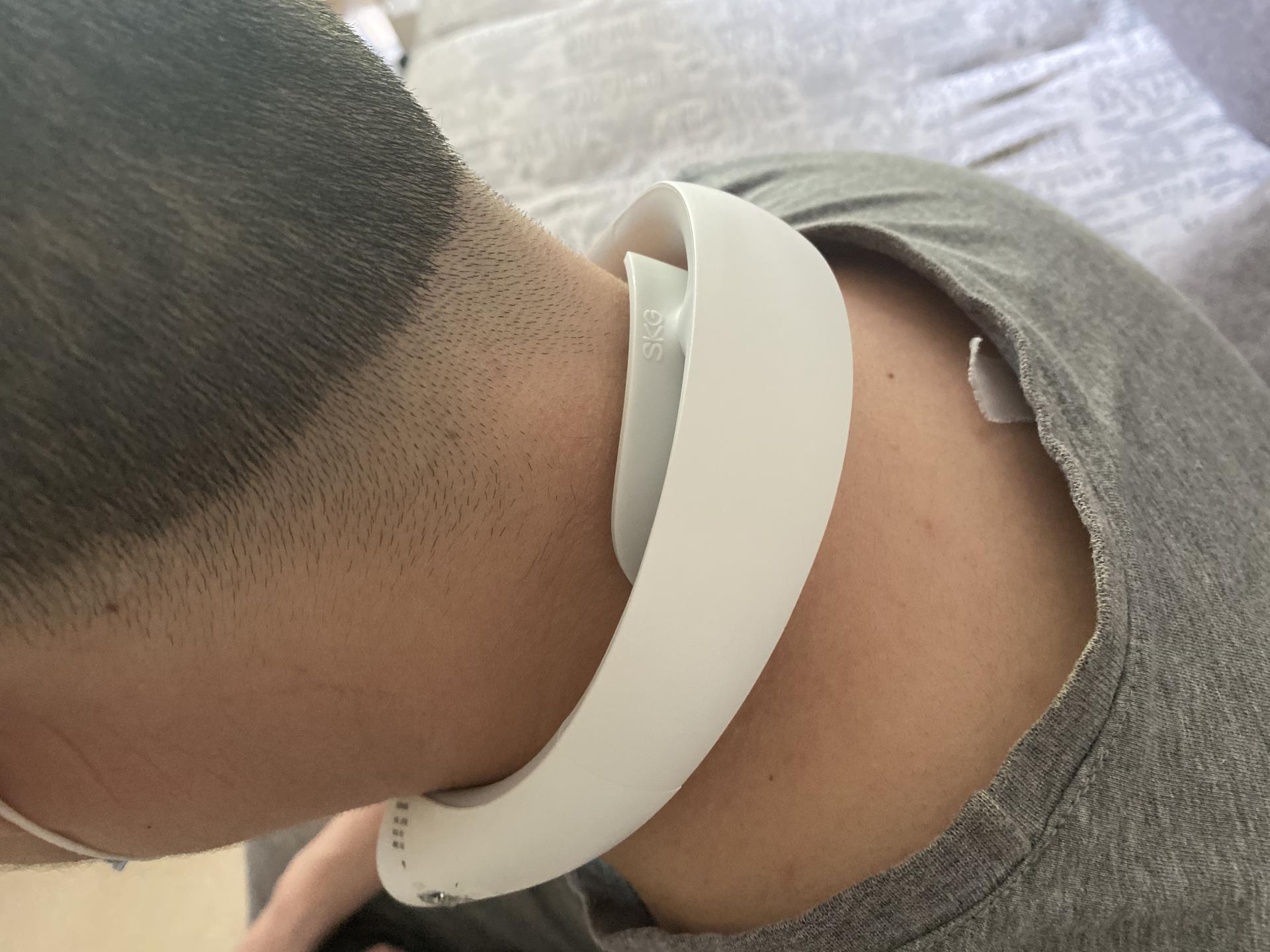 生活扼住了我的喉咙，我却让它按摩一下颈椎！热门颈部按摩仪横评
