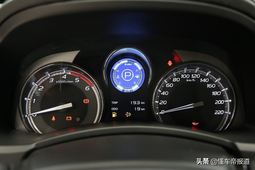 吊打丰田普拉多？五十铃mu-X牧游侠实车解析
