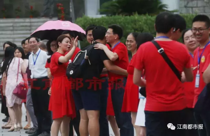 刚刚！江西高考录取分数线发布，文科一本558分，理科一本522分