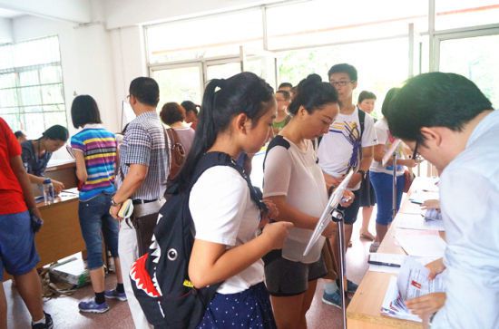 1078万考生有悲有喜，2021高考录取查询时间确定，考生们何去何从