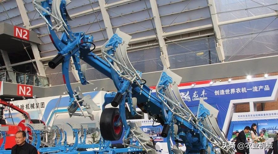 2019中國國際農(nóng)機(jī)展10大農(nóng)具：龍豐液壓翻轉(zhuǎn)犁、福林格液態(tài)施肥機(jī)關(guān)注度高