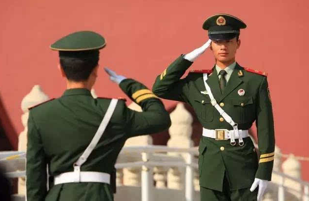 为什么很多专科生毕业后，会选择入伍从军？3个好处本科生也羡慕