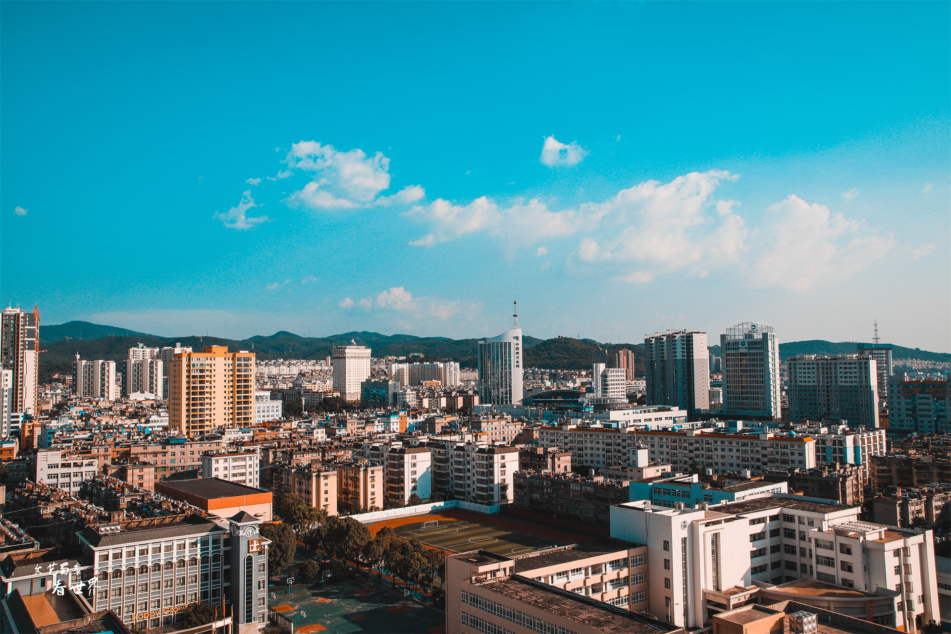 一趟高铁连通云南3个“过冬养老”胜地，北方人乐了，每年换着住