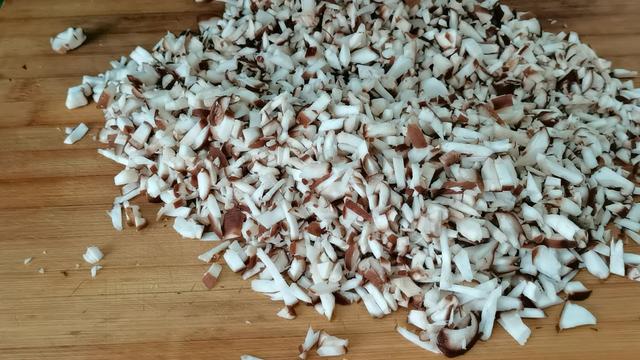 香菇肉馅饺子这样调制，味道鲜香滑嫩又营养，做法简单全家都爱吃