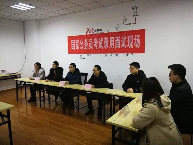 北大本科毕业3年后，重庆文科状元考上机关公务员，留3点悬念待解