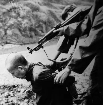 1983年为何突然全国严打？三个恶劣事件是导火索，亲历者：打得好