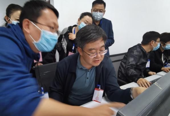 多省高考阅卷现场图片流出，高考分数是这样诞生的，考生：长见识