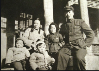 女学生恋上老师，老师离婚娶她，16年后老师再次出轨