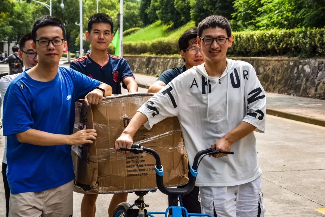 萌新你好 | 终于等到你！2020江苏大学新生报到现场直击