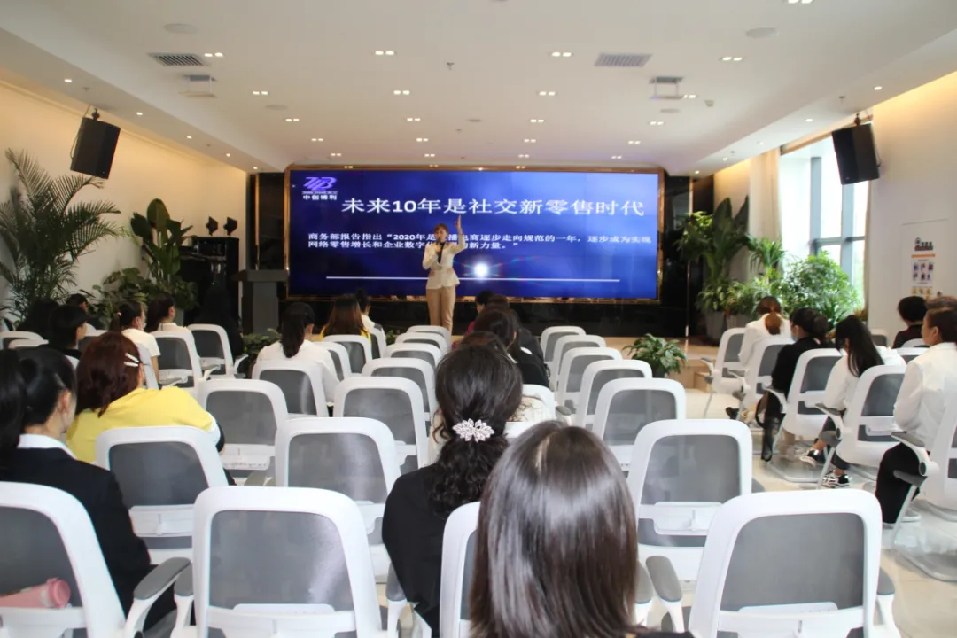 全省巾帼创业带头人电商经营技能培训班学员在白银观摩学习