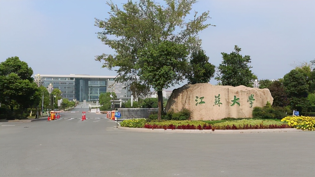 中国顶尖的学府只有北大和清华？不，还有南大！南京大学