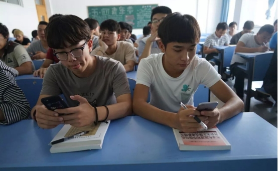 为什么一定要读985/211大学？过来人说出4点优势，真的太明显了