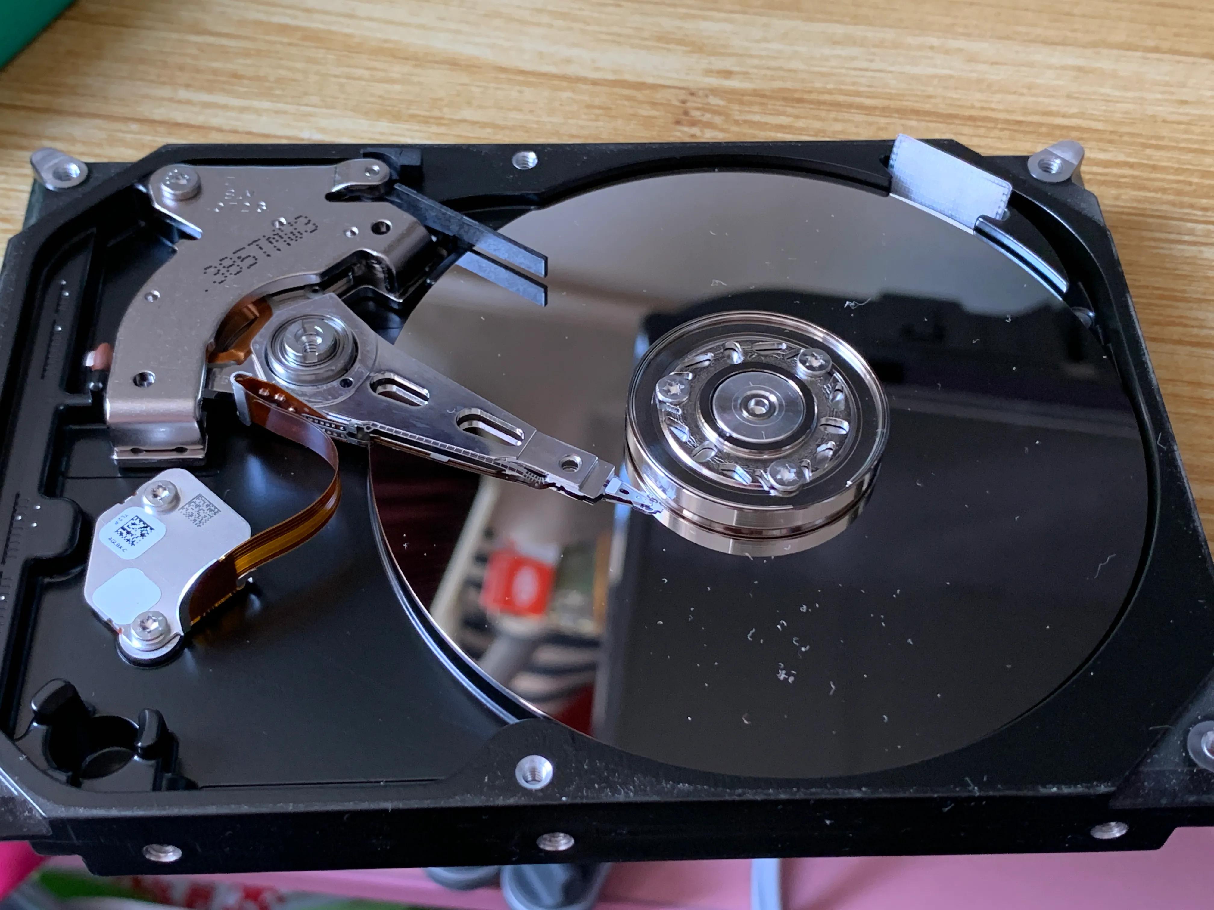 5寸机械硬盘拆解高清图