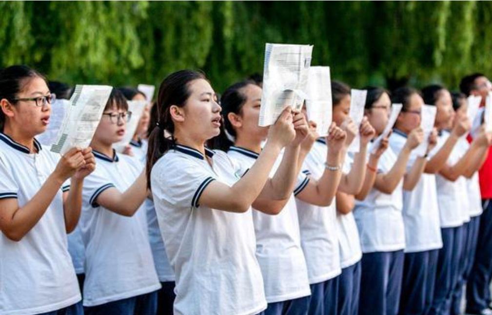 高中生需要“住校”吗？三类学生并不适合，成绩反倒可能下降