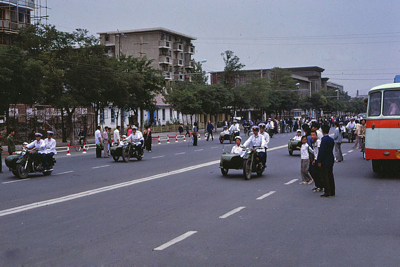 1983年为何突然全国严打？三个恶劣事件是导火索，亲历者：打得好