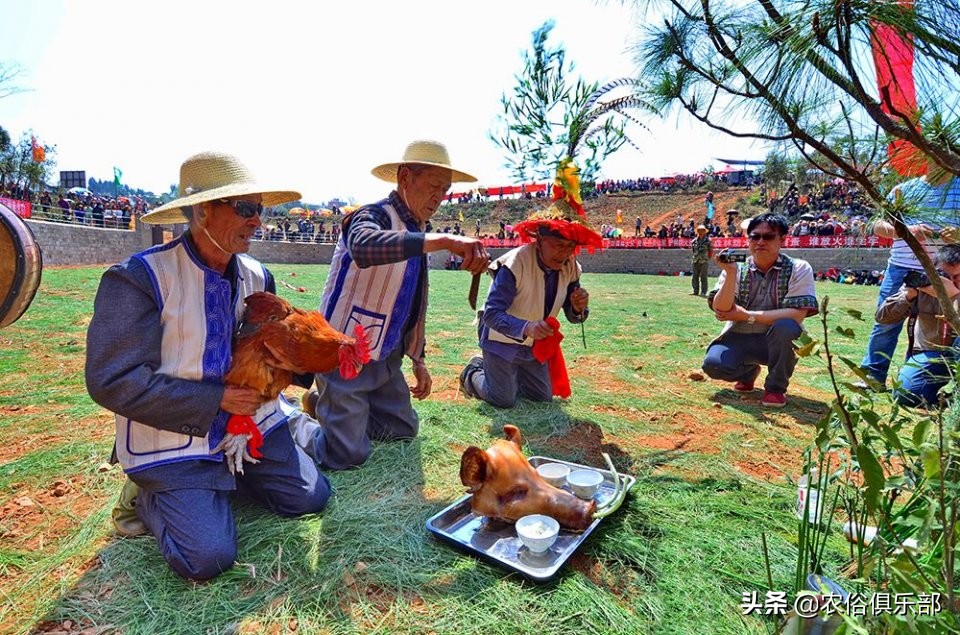 农村的古老祭祀习俗，祭品不带出祭地，要分给祭祀者吃但不能吃完