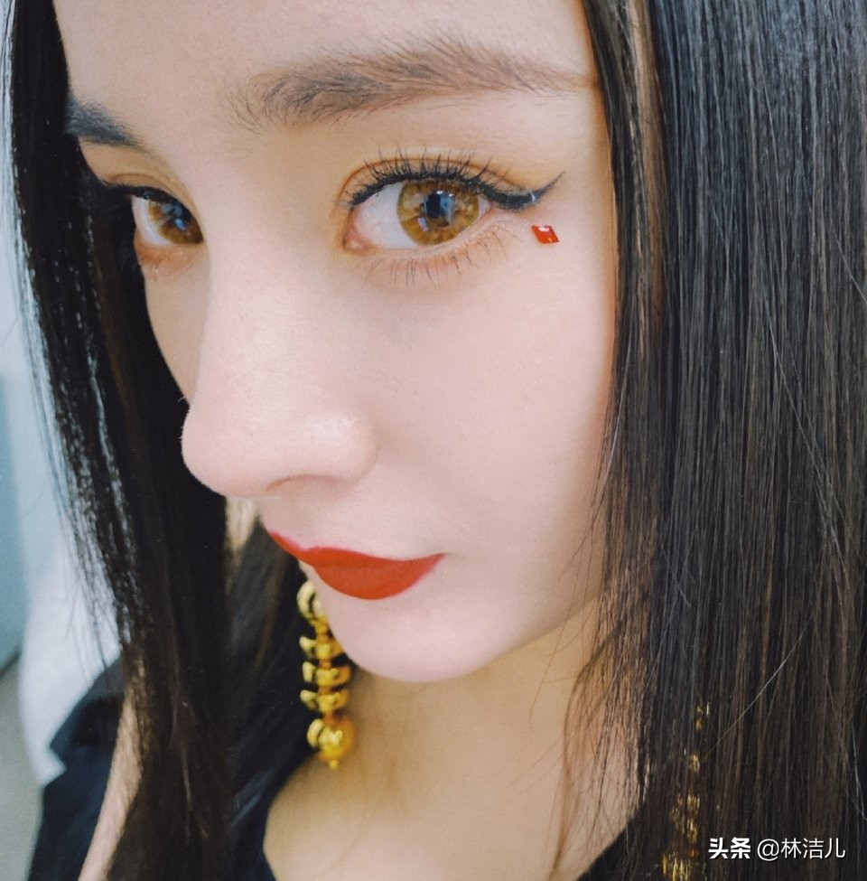 杨幂赵薇"泪痣妆"火了,倪妮热巴张嘉倪的天生泪痣才更妩媚动人 - 情书