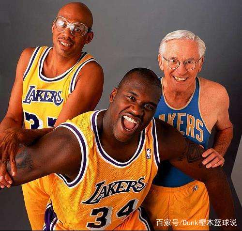 nba為什么不準吊框（扣籃還是不扣？NBA籃筐飛行進化論，50年前沒幾個人敢飛行）