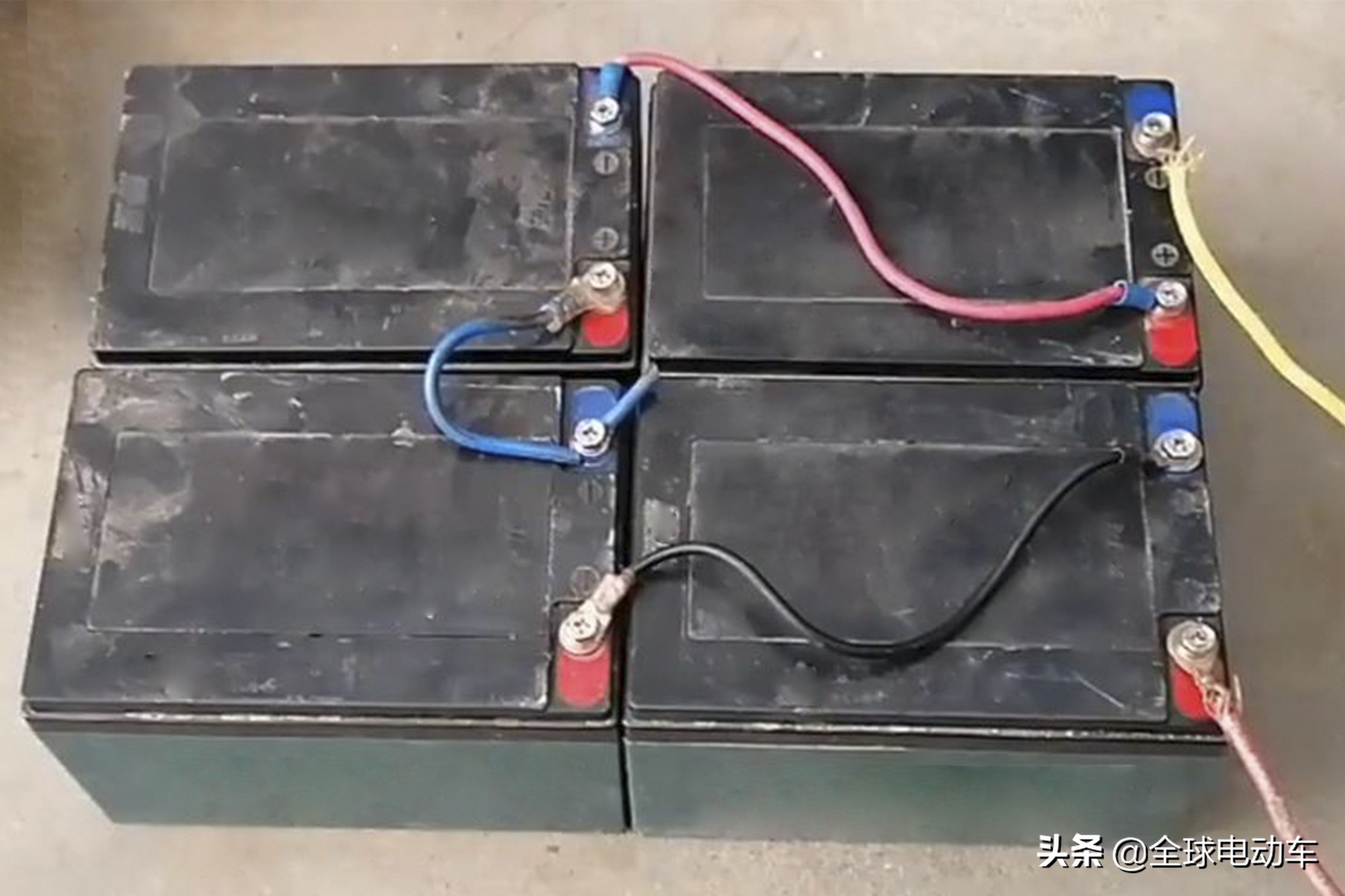 第一种方法:拆下电池,采用电池串联法,串联在一组好的电池上,用充电器