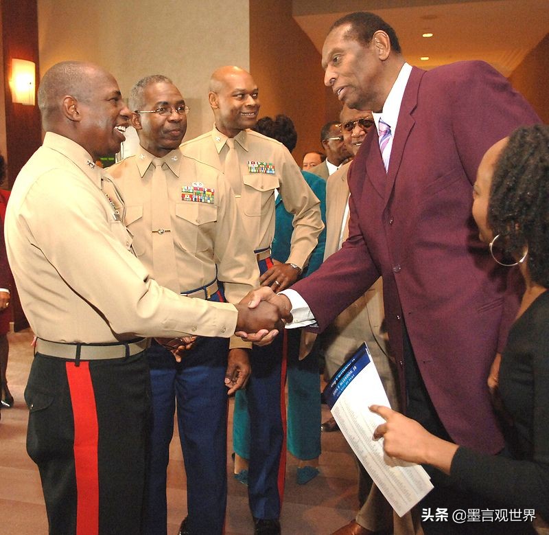 为什么nba黑人有尊严（种族歧视眼中的美国，为什么那么NBA还有那么多黑人明星？）-华海博客