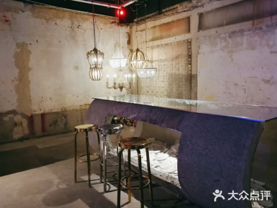 长春网红工业风毛坯烧烤店装修，粗犷质感引爆打卡热潮