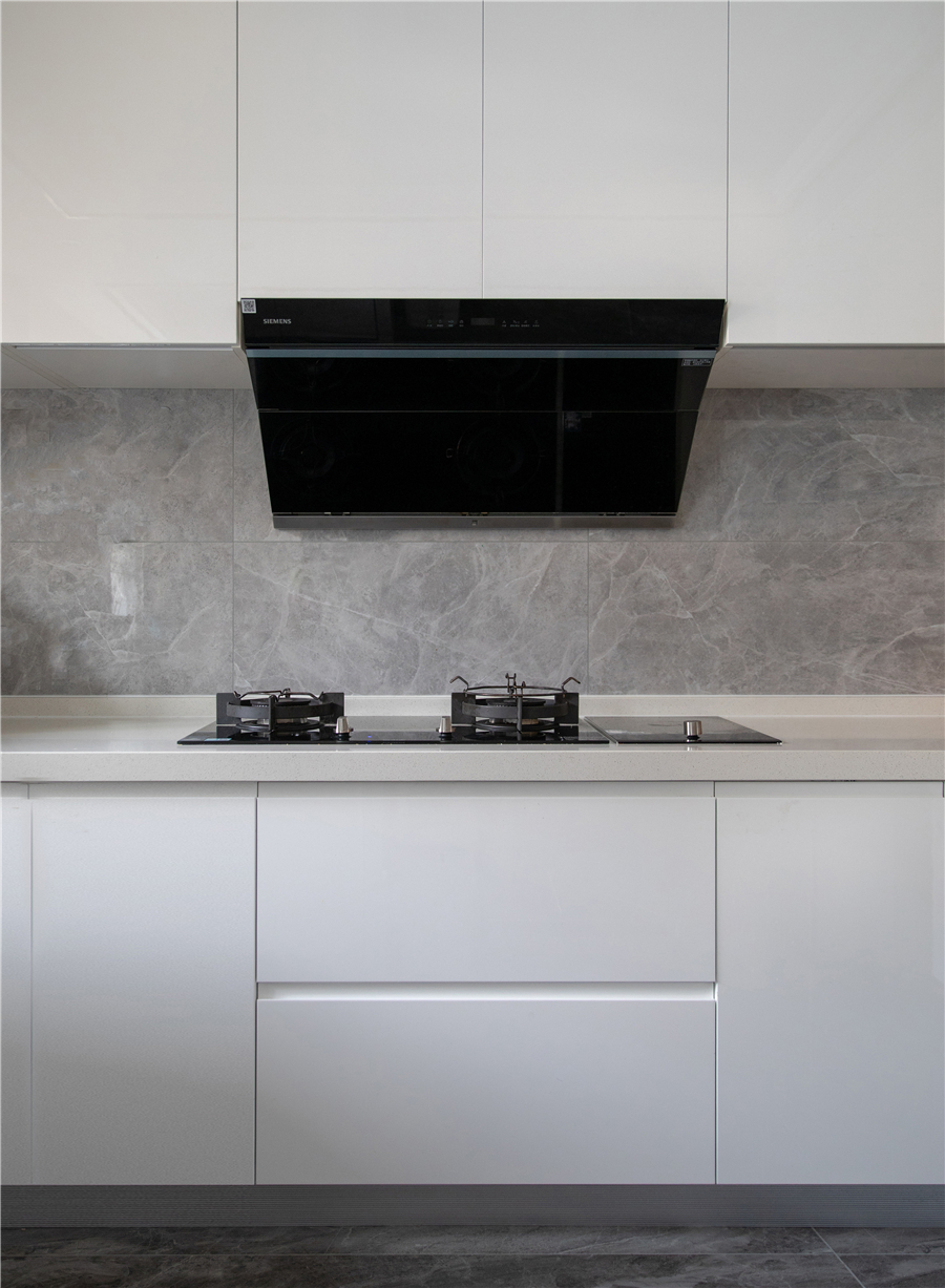 200㎡现代风设计，开放式厨房+餐厅+吧台，轻松自然的生活