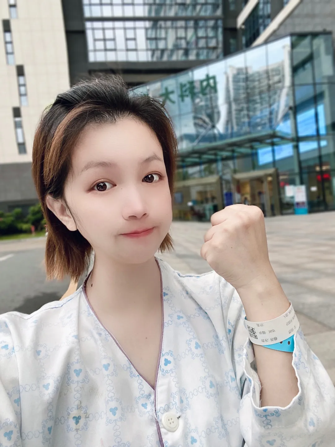 淚目!深圳男子陪患癌妻子剃光頭|5年3次抗癌,幸好你在身邊,在你身邊
