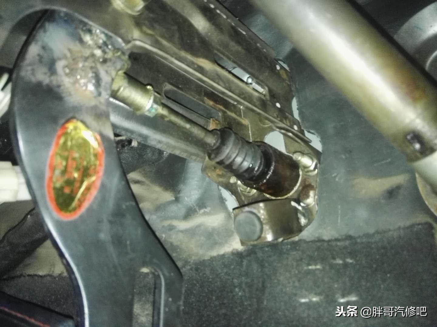 离合器太重，胖哥有妙招，无需更换配件，只需打孔就行