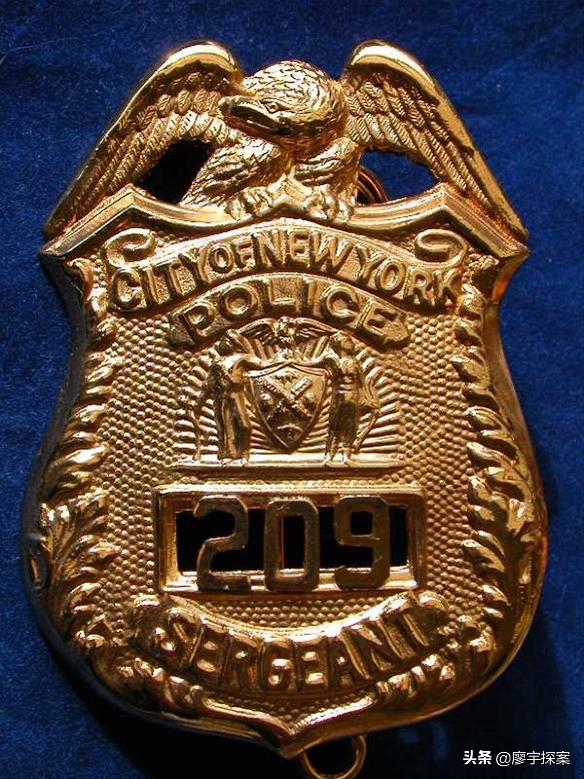 探员警徽警员警徽纽约警局的格言是——faithful till death 至死忠诚