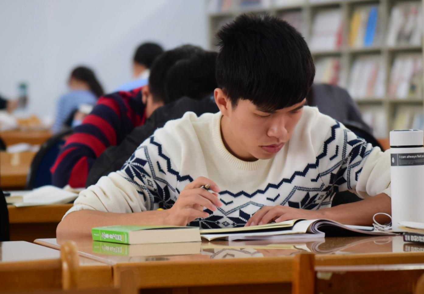 到底要不要考研？看这3个因素，满足两个就考吧